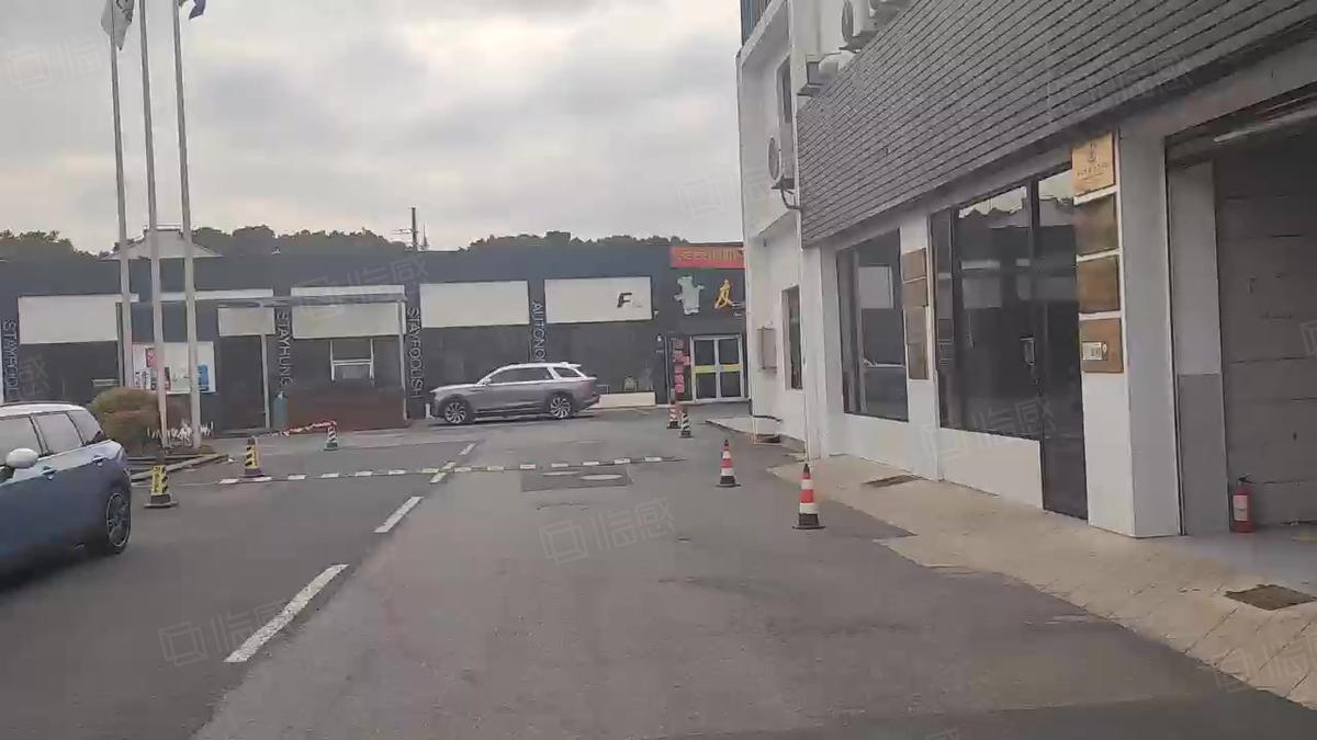 示范区环境优美，光华路LFT一楼复试房，使用面积高，配套齐全，仓库招租