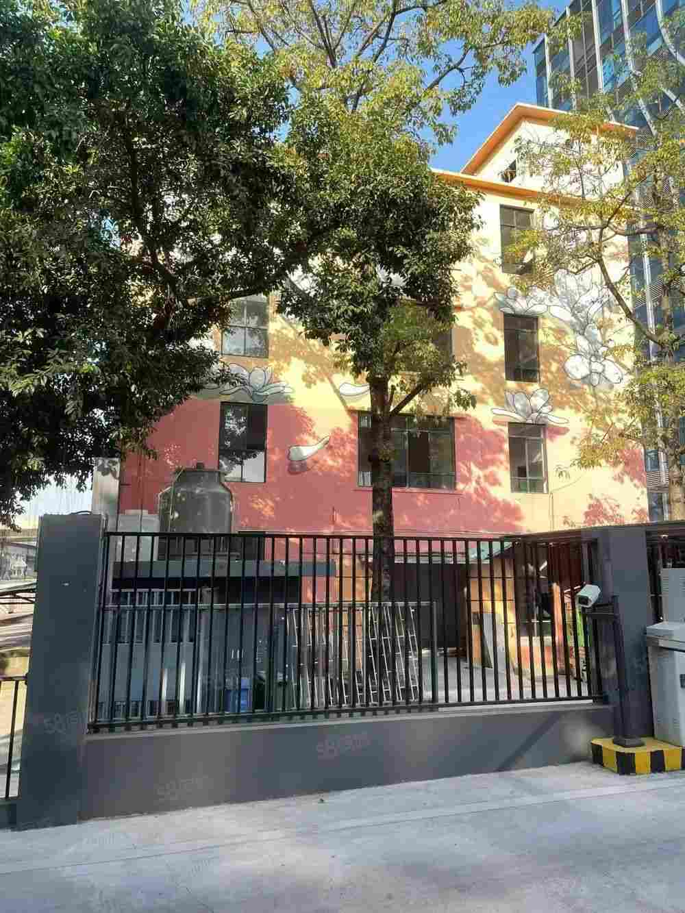 靠近广州 ，广州荔湾平洲新出带装修1350方厂房出租 ，带办公室卫生间佛山南海平洲厂多层