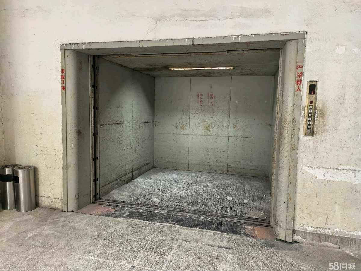 院子部分带有雨篷，厦门独栋厂房出租，方便卸货厦门同安5300平独门独院标准厂房多层
