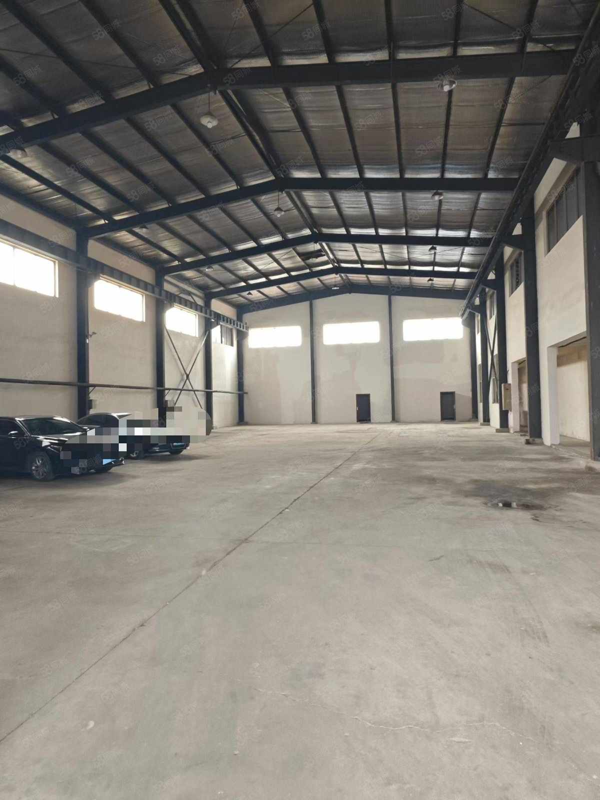 净高10米，天津独门独院有天车，需要的老板联系。1000平厂房出租单层