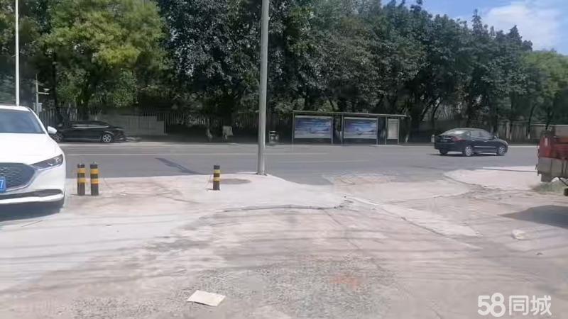 【推荐】成都郫都区房东直租约500㎡好停车大车通行无压力厂房出租标准厂房单层