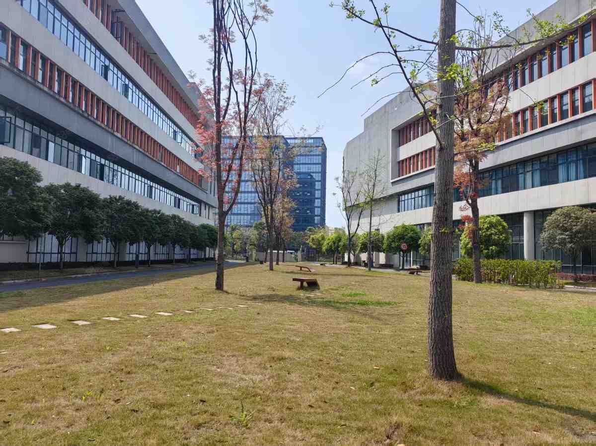 可研发办公，成都新都石板滩12500，可仓储新都厂房出租多层