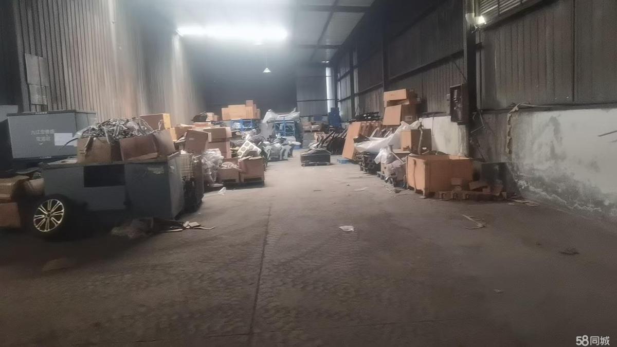 【推荐】成都双流单层钢架仓库直租！大车直达、空间方正、无1200平厂房出租主干道