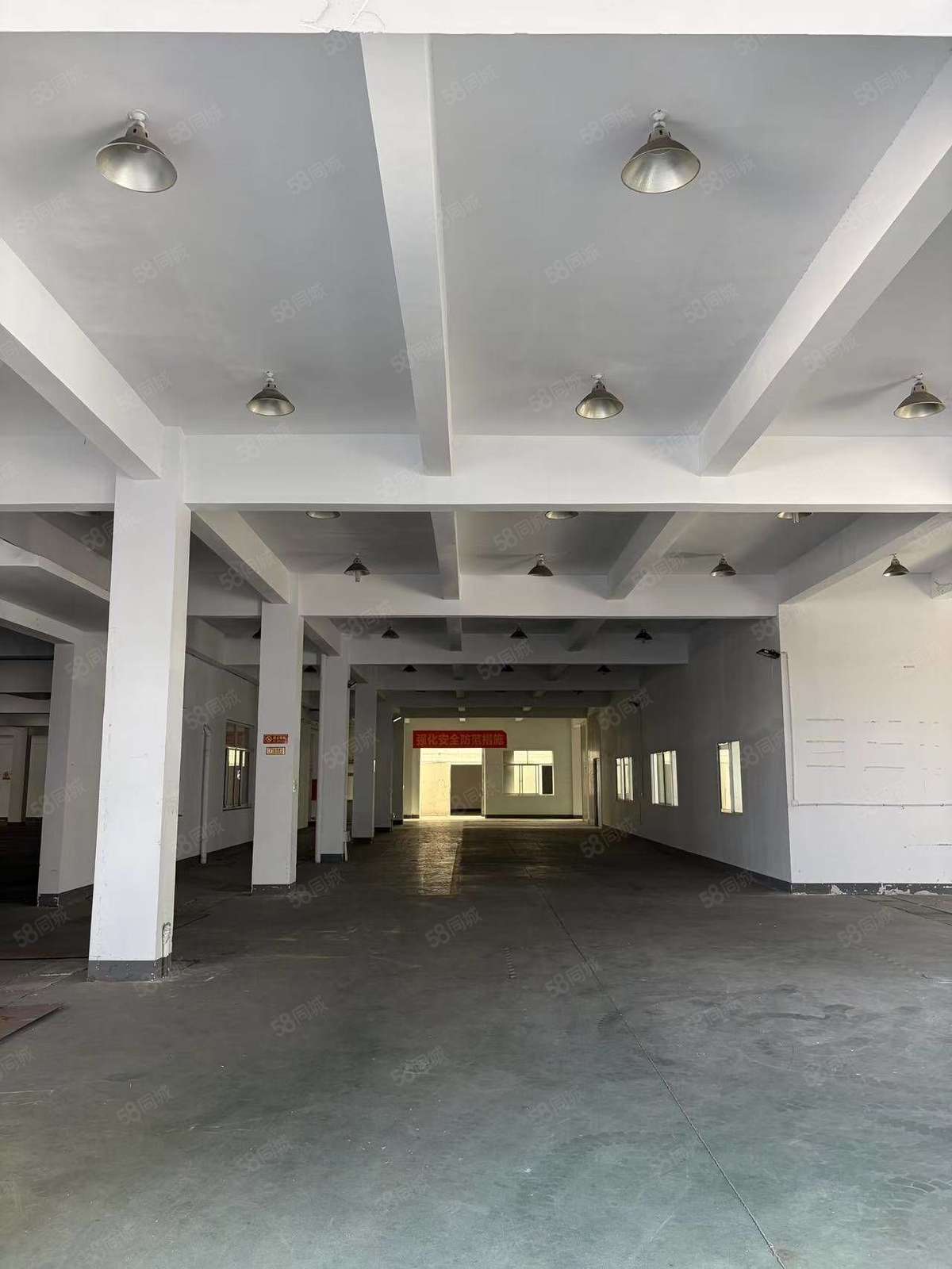 可分租，常州钟楼区北港一楼2600平，半挂车进出厂房出租多层