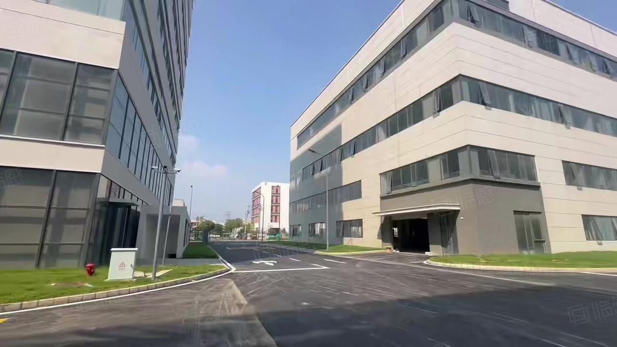 顶地墙卫生间精装修，上海惠山洛社高标准厂房，承重1300平厂房出租独栋