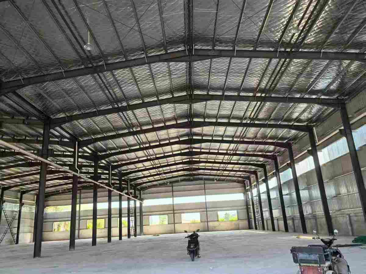 净高12米，西安临潼108国2500平厂房，有变厂房出租单层