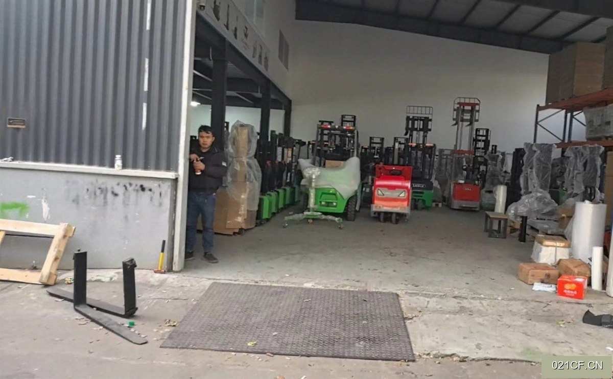 上海青浦赵巷工业园区:镇崧春路203号独院带精装960㎡独门独院可环评可注册厂房出租