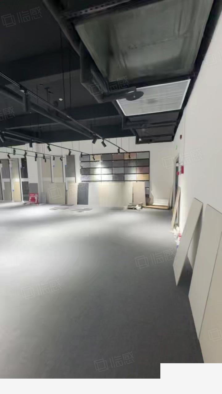 青岛示范区精装修厂房租金便宜面积可以分割业主自己装835平厂房出租单层通勤便利