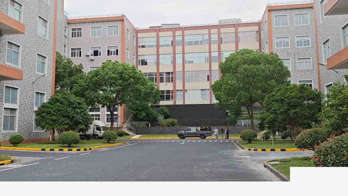 上海上海闵行松公路S高速独栋，大房东自有厂房单价便宜，可以厂房出租，配套完善