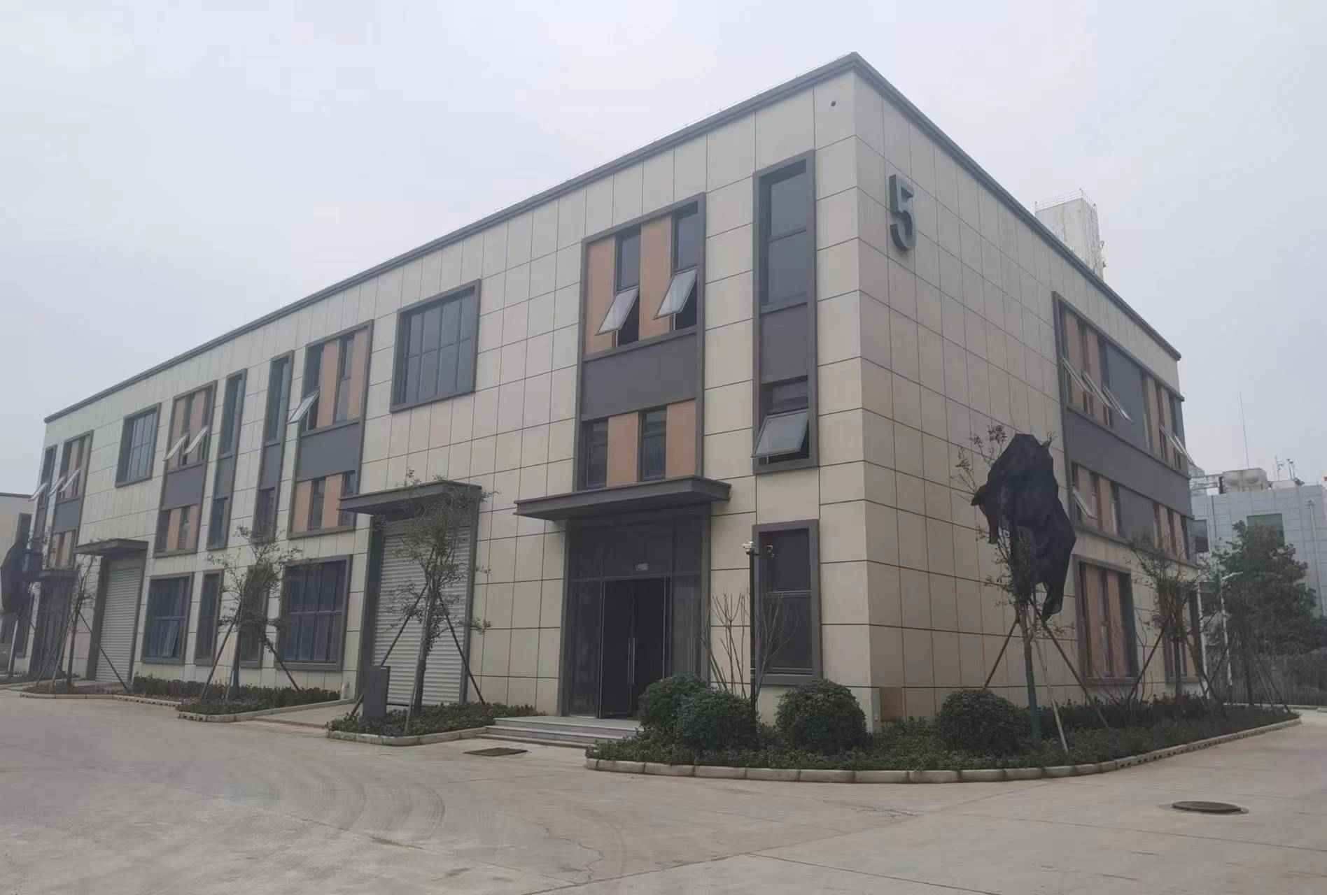 【推荐】佛山荷城尼教兴盛广场高明新出现成装修厂房出租1800平方可分租单层