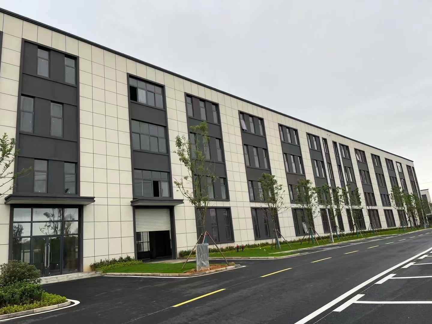 惠州园洲上南产业区惠州市博罗县兴园五路与市场路交叉口西北200米博罗园洲新空3000平精装厂房出租可