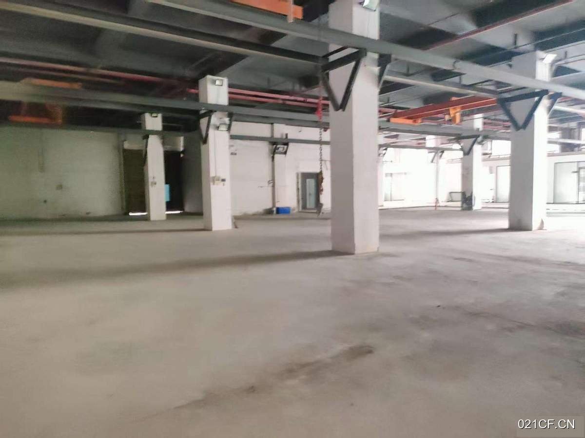 长沙经济开发开元东路长龙高速出入口高速口1楼米 有3台行吊1000㎡地铁交通便利仓库出租