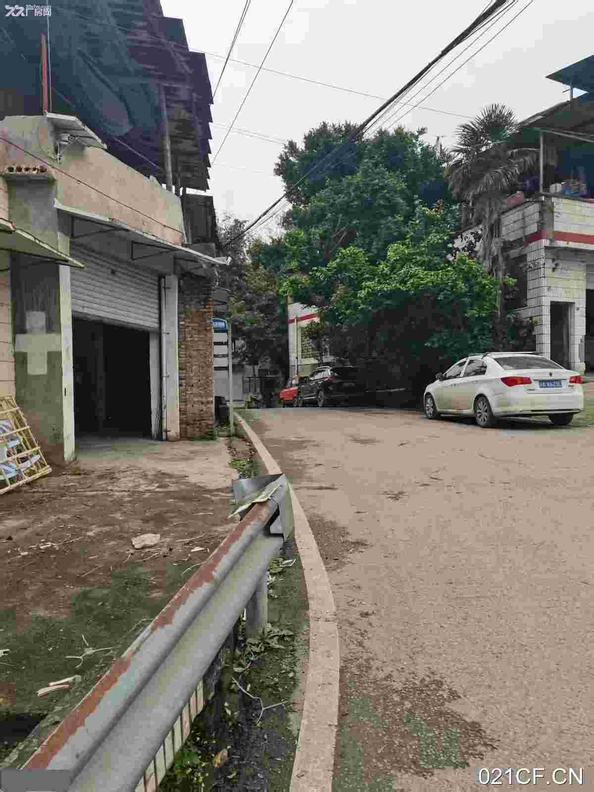 重庆南岸鸡冠石石龙村米自有350㎡单层大车进出交通便利厂房出租