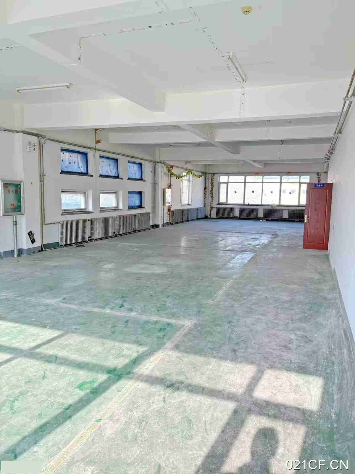 大连开发区格林小镇海青工业园770多平三层标准厂房双层大车进出厂房出租