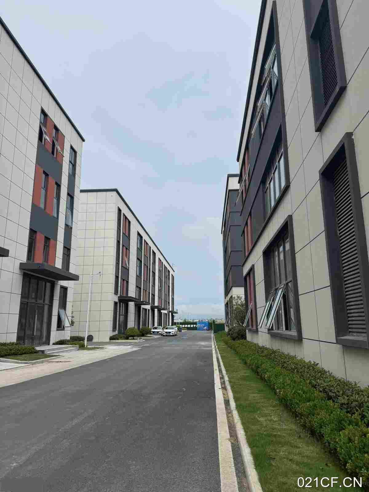 襄阳东津2000 元一平的标准厂房单层大车进出厂房出售