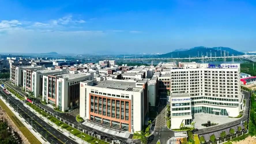 高新区太仓宝山仓北路陆渡2万平高标仓库出租 净高10.5米ESFR喷淋单面卸货无税收厂房出租，配套完