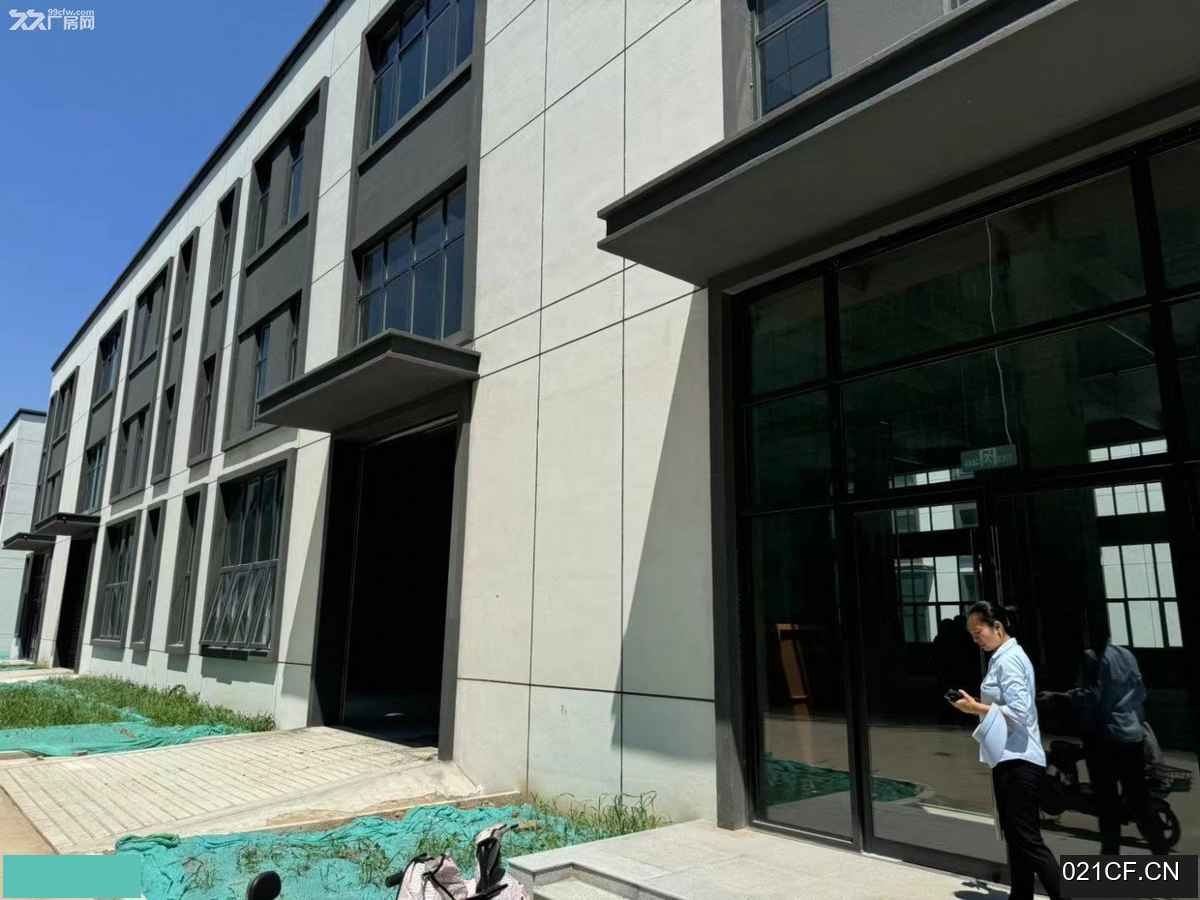 沧州沧县沧州开发区，经八路与石港路交叉口个人标准地理位置优越花园式交标准厂房双层全新厂房出租