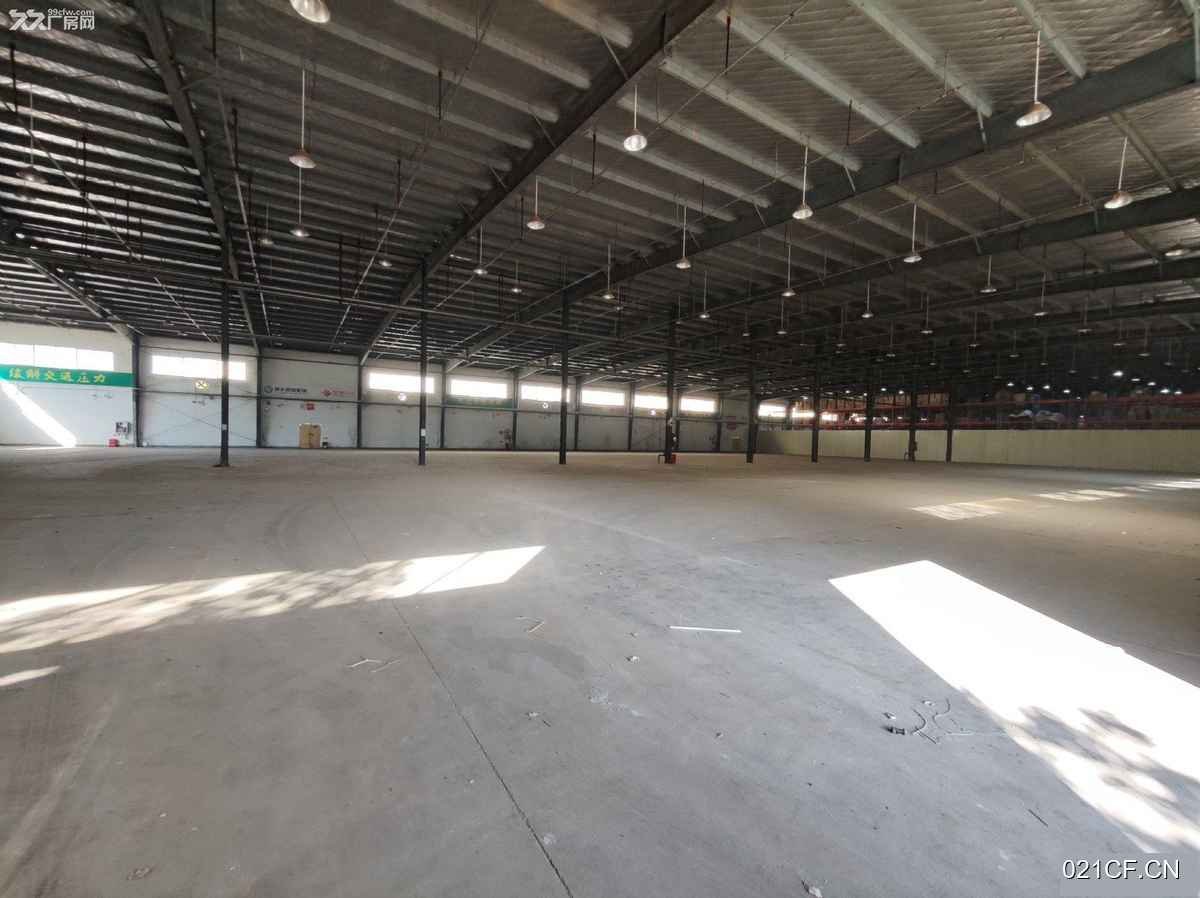 赣州开发区赣州金岭路146号钢构带喷淋头门口有空地方便卸1200㎡交通便利可分租厂房出租
