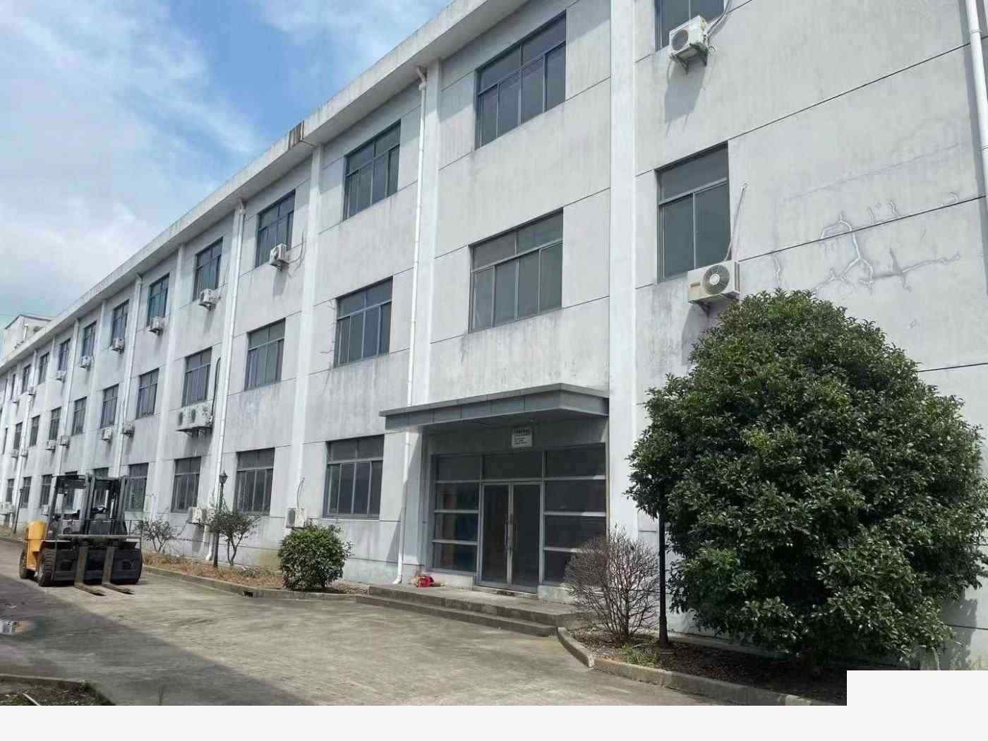 工业园上海青浦 青浦练塘工业园区独栋4700平厂房，0.6元每平104地块厂房出租，首层4.3米层高