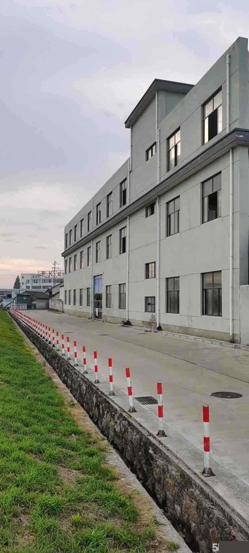 宁波机场高速旁近奉化副食品批发市场550平一楼厂房出租,配套完善