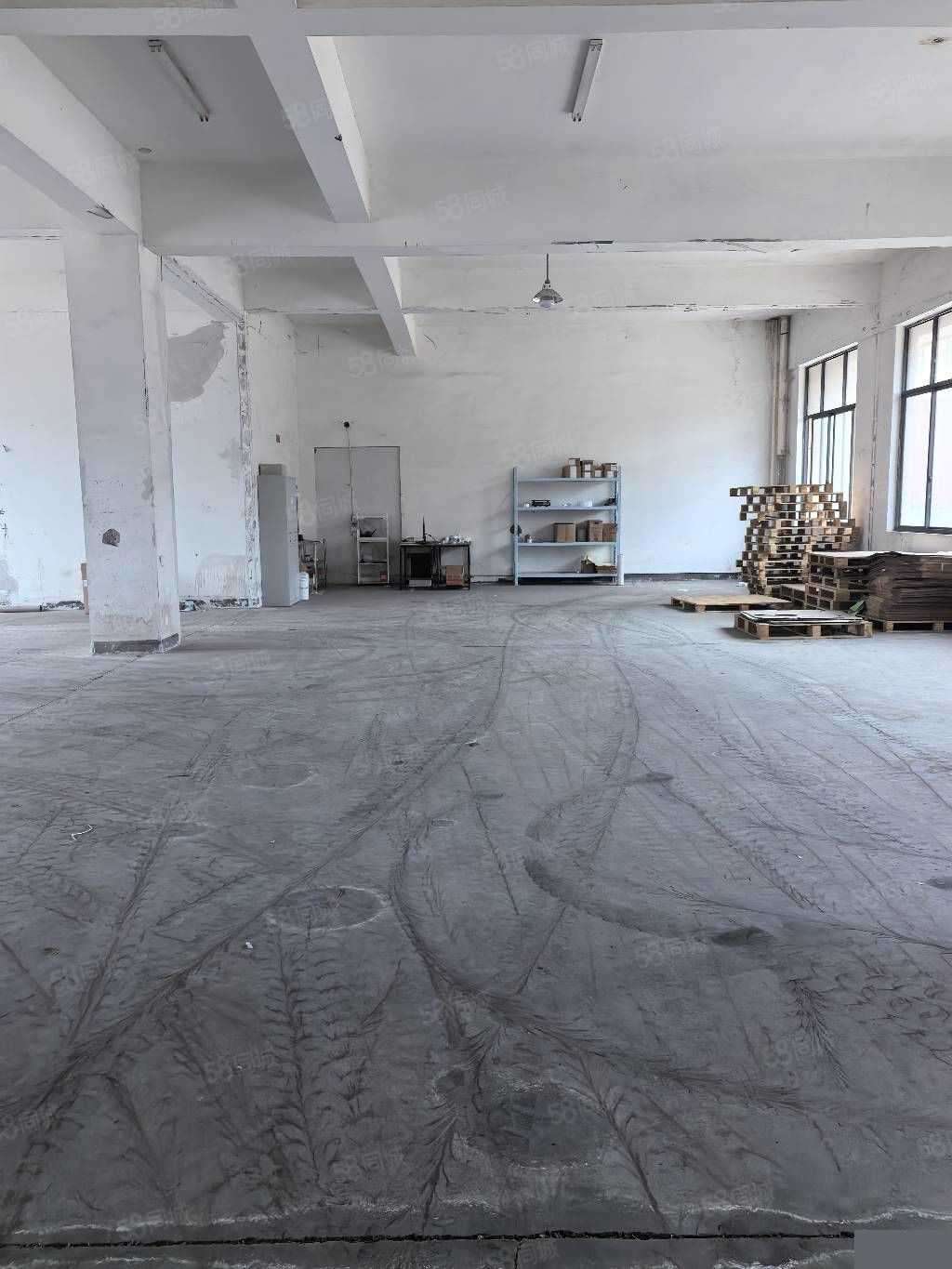 宁波洞桥鱼山头一至三楼2250平方厂房出租，配套完善