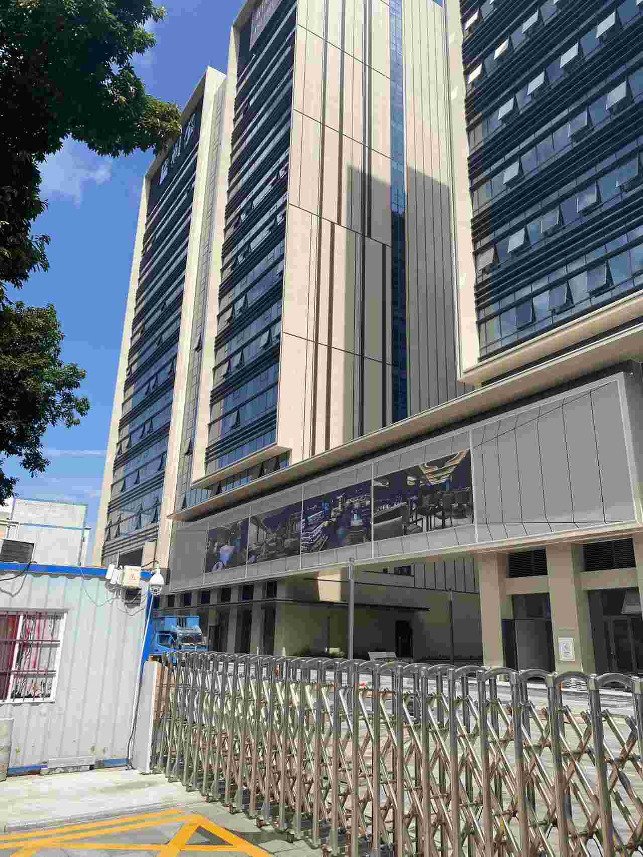 深圳宝安西乡固戍主干道旁开发商全新15000㎡厂房出租，配套完善