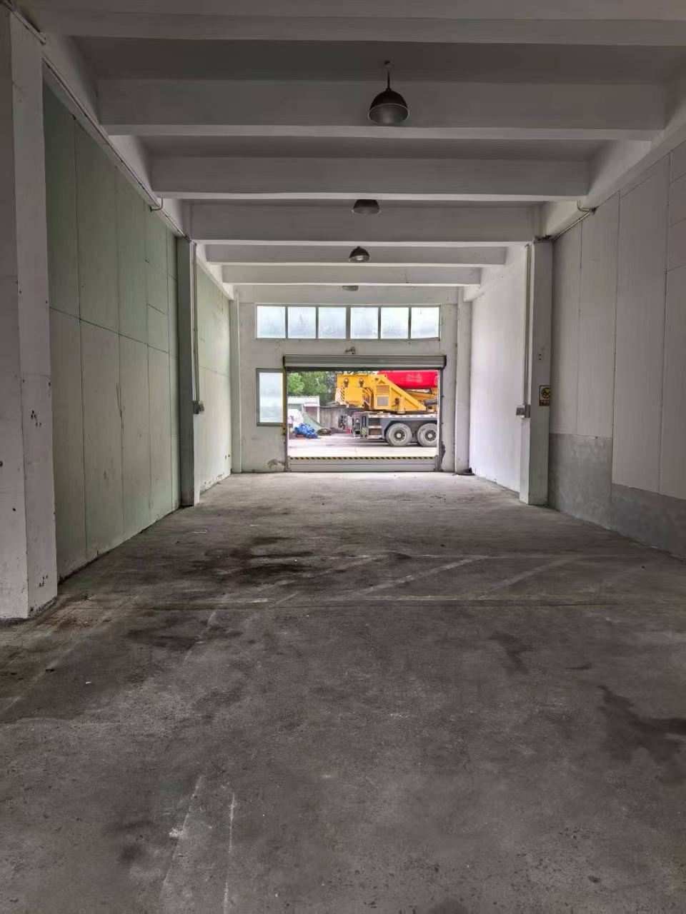 卷帘门出库-17米货车顺畅装卸