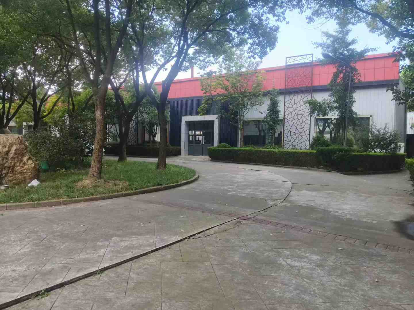 上海宝山罗泾工业园区厂房外部