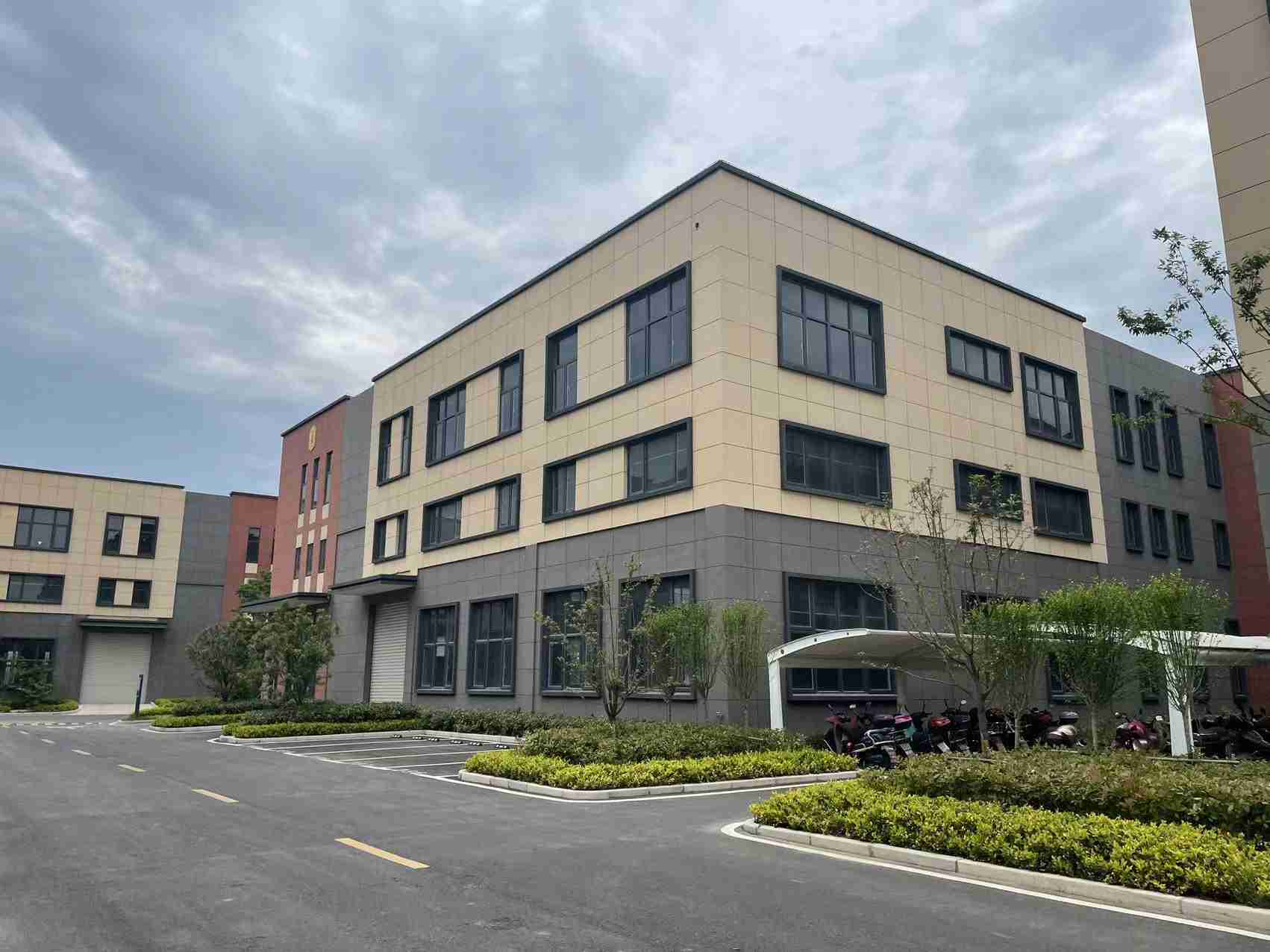 株洲湖南天元区黄金地段场地!天元工业大学新校3000平厂房出租,配套完善