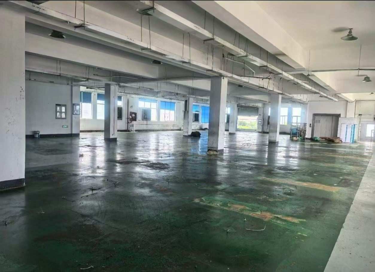 昆山厂房出租 周市三楼厂房720平，独层，承重每平方1.5吨，货梯3吨，可机加工