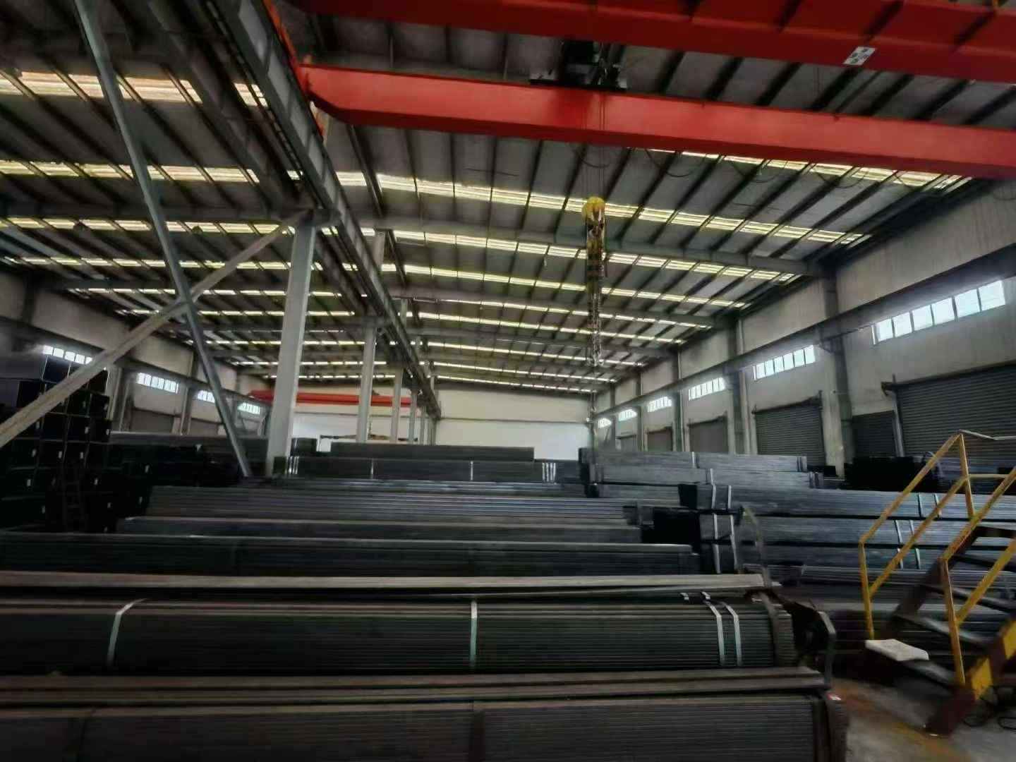 上海宝山单层厂房出租，约11000㎡，一手直签，净高13米，可架16吨行车，适合钢材加工仓储及汽车零部件制造