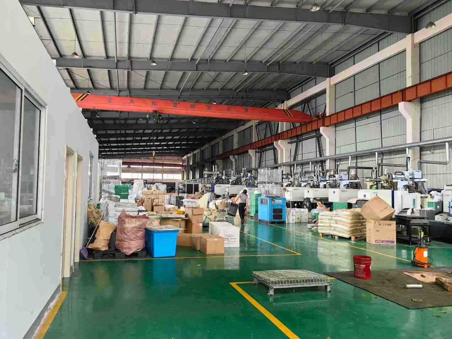 上海金山厂房出租，兴塔制造示范区104地块，单层约2060平，净高约12米，可架20吨行车