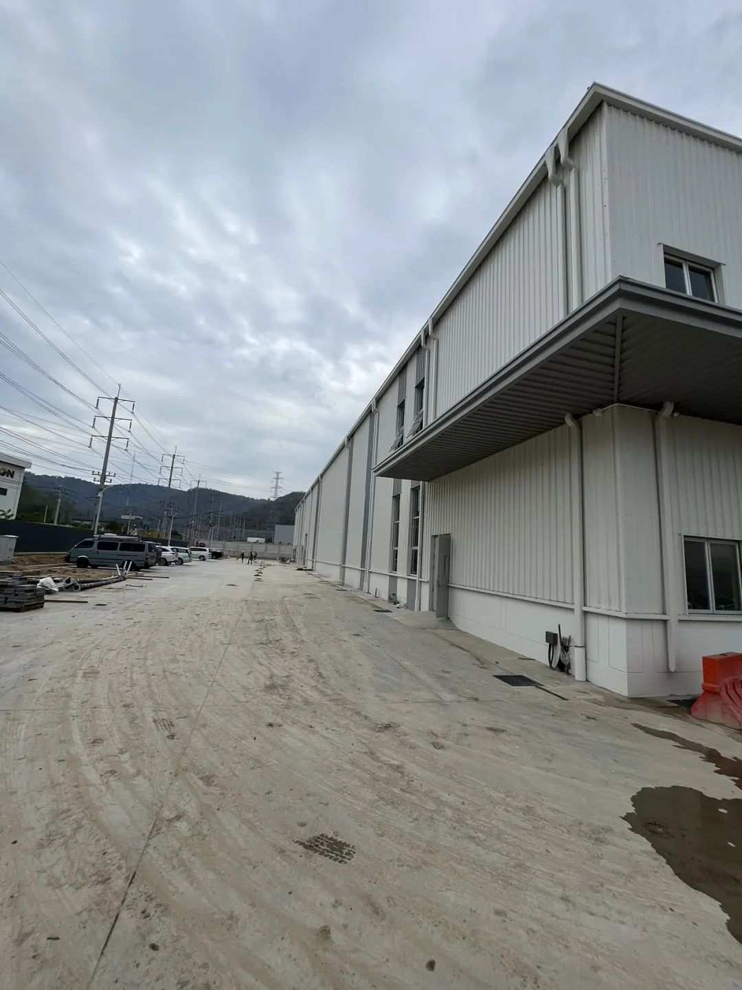 上海月浦长安汽车(月罗公路店)宝山市宝山区月罗公路340号月罗公路700平展厅出租 优先汽车销售