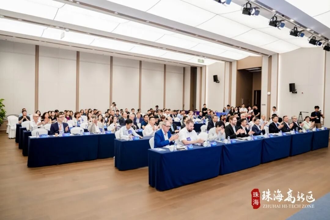 活动现场交流